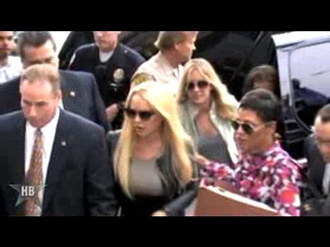 Lindsay Lohan tries to Flee Rehab!