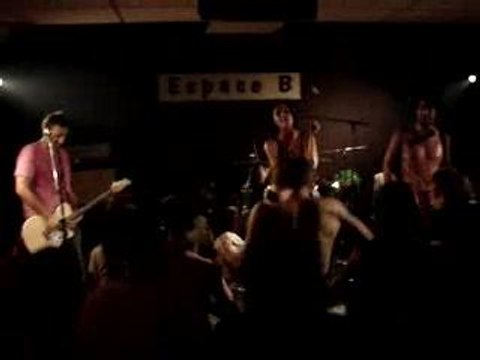 Les Vieilles Salopes face au pogo