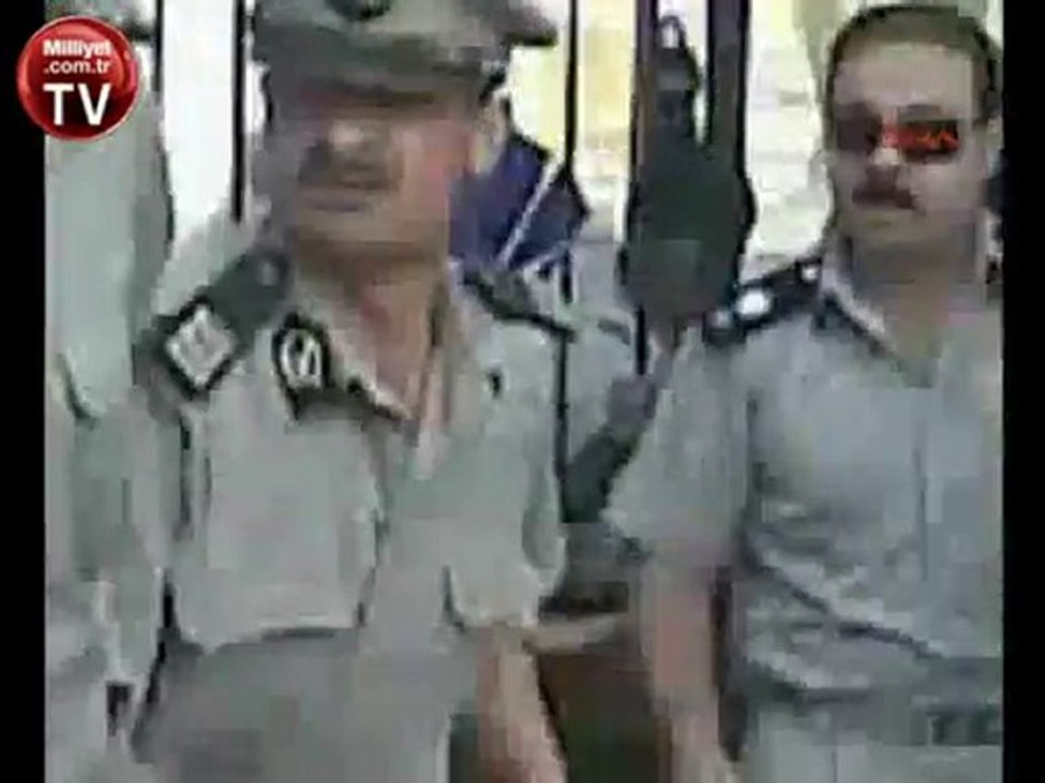 Kızlara tekme tokat dayak