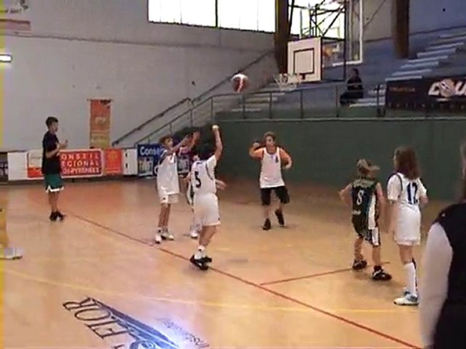 Basket : Match poussins Entente Auzan Courrensan 09/10/2010
