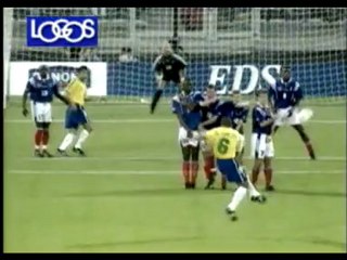 Le plus beau coup france par roberto carlos .