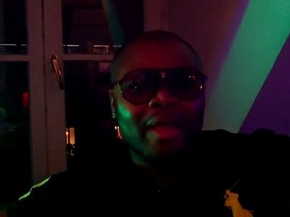 Alibi réagit a la chanson raciste de Max Boublil