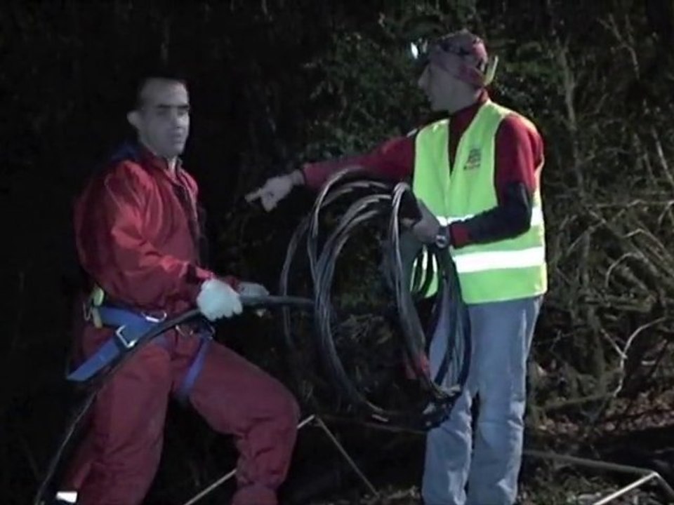 Cruzille, exercice spéléo secours, équipe du GRIMP