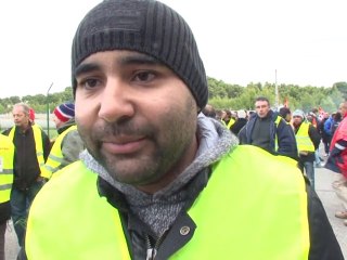 French police ordered to break fuel blockades