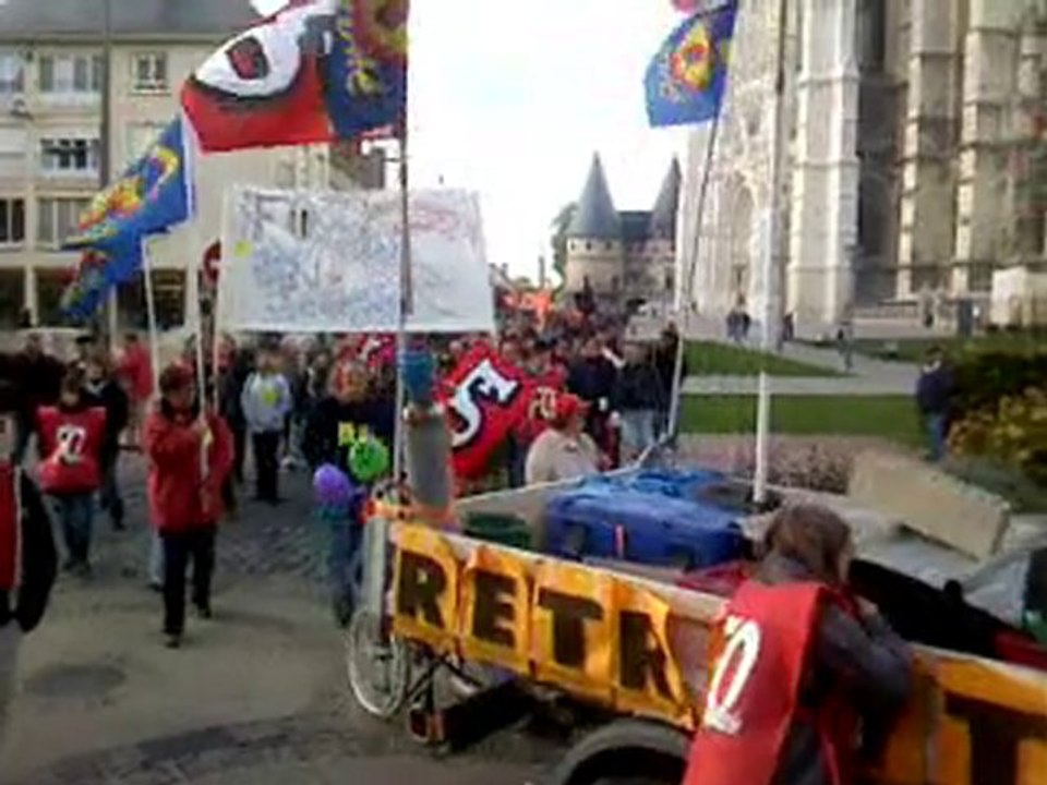 Beauvais: Les syndicats et les lycéens réunis dans la rue