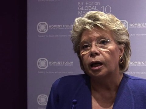 Roms: nous allons analyser la réponse de la France , affirme la commissaire européenne Viviane Reding