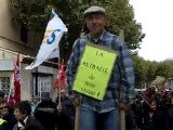 La manif du 16 octobre avec des échasses