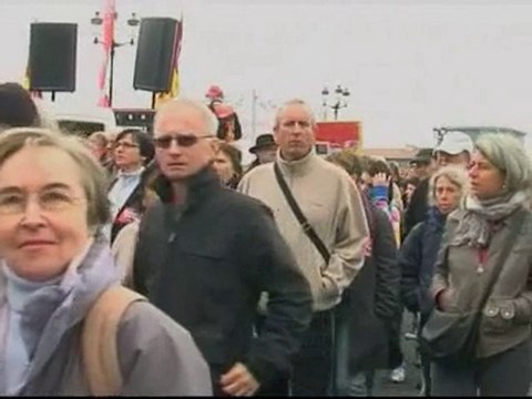 Strikes cause Paris airports fuel shortage