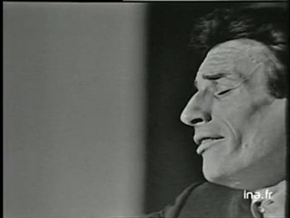 Jean FERRAT chante "Un enfant quitte Paris"