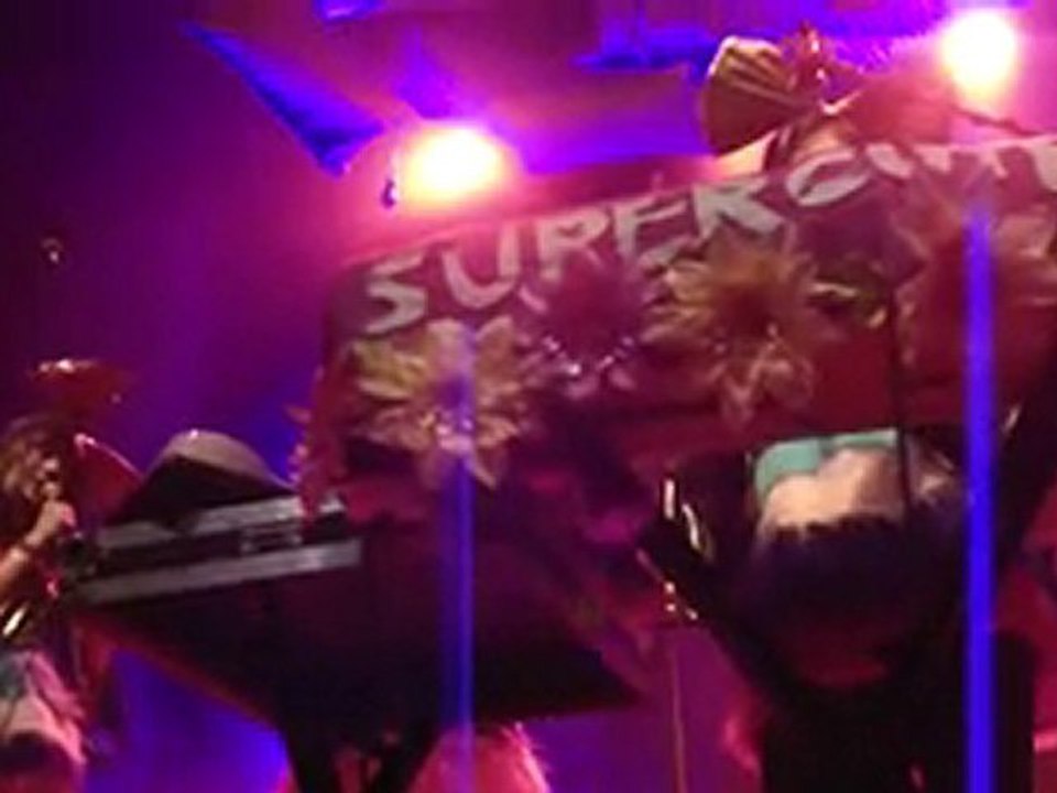 Supercute ( 1ère partie de Kate Nash )