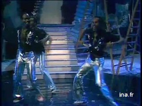 Sheila Singin' in the rain