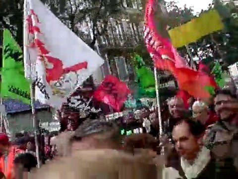 Solidaires courant et criant grève générale, manifestation