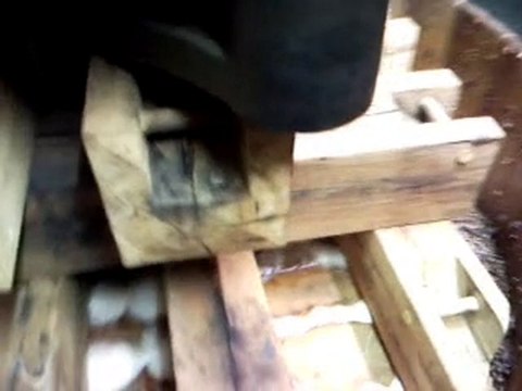 notre pressoir vertical manuel lors des vendanges 2010 part2