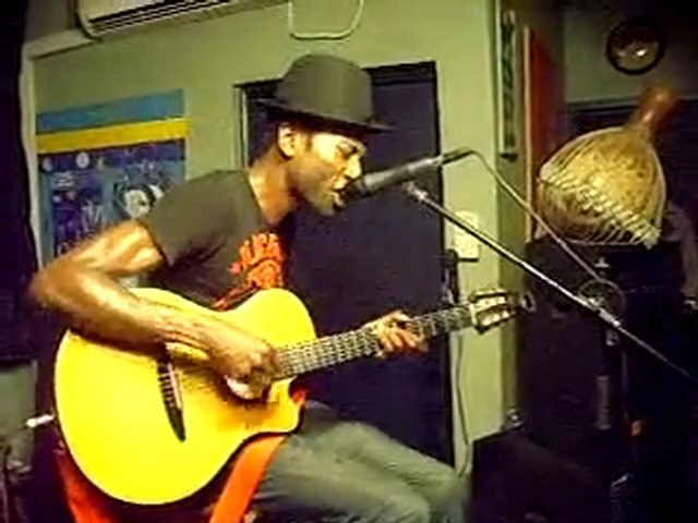KEZIAH JONES - MILLION MILES FROM HOME - LIVE AT JAZZHOLE
