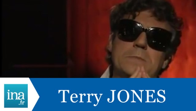 Terry Jones répond à Terry Jones (Part 2) - Archive INA