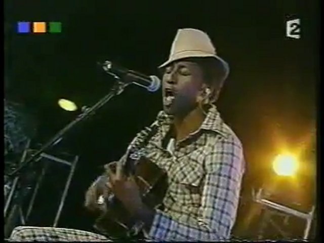 KEZIAH JONES - FEMILIARISE - LIVE AT JAZZ FEST
