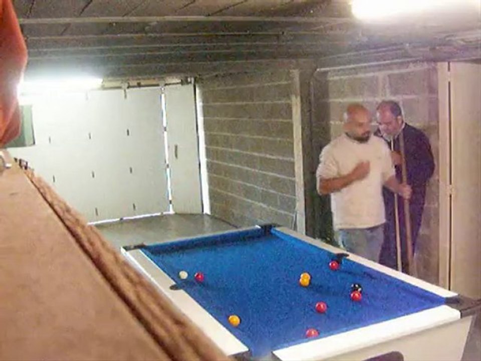 Sur un billard https://billard-cfbl.com Ludo ne laisse aucune chance à son père