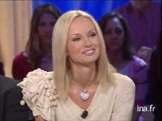 Interview biographie de Adriana Karembeu