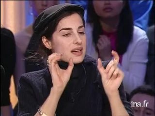Amira Casar : Parcours d'une actrice engagée et ses racines kurdes 🎬