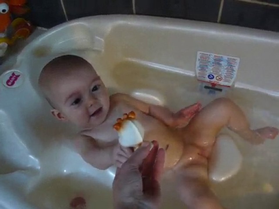 Hanaé dans son bain