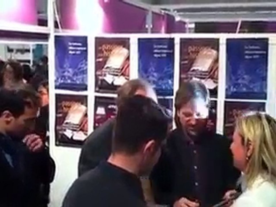 Frédéric Mitterrand sur le stand des PUPS à Blois