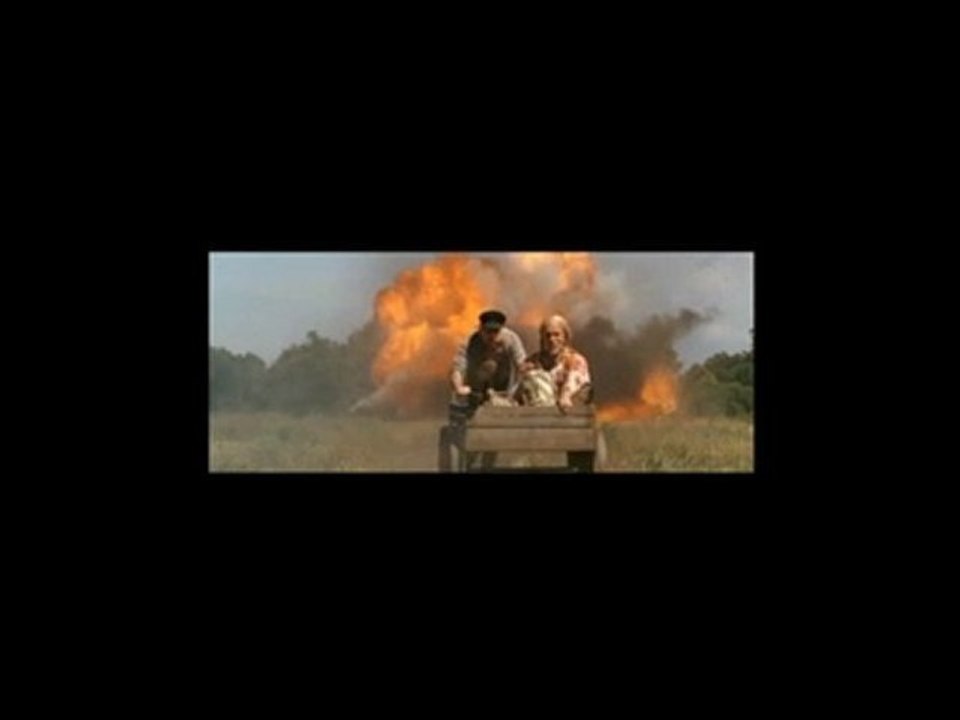 Willis si Malkovich in Moldova short