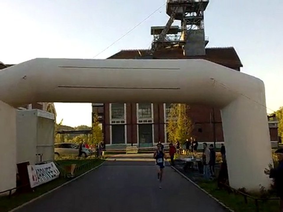 arrivée 5km (video 1/23) dossard 8