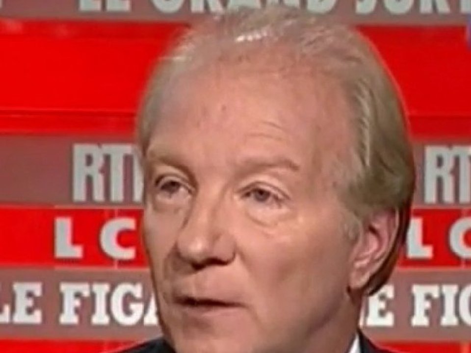 Lapsus d'Hortefeux: "empreintes génitales"