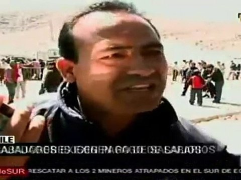 Mineros chilenos rescatados realizan protesta en demanda de