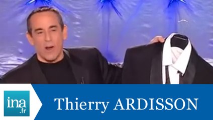 Le costume de Michel Sardou vendu aux enchères - Archive INA