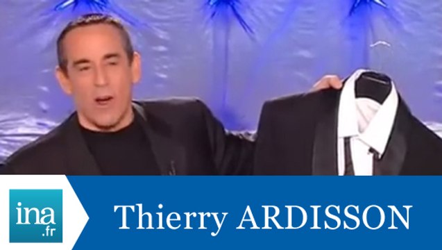 Le costume de Michel Sardou vendu aux enchères - Archive INA