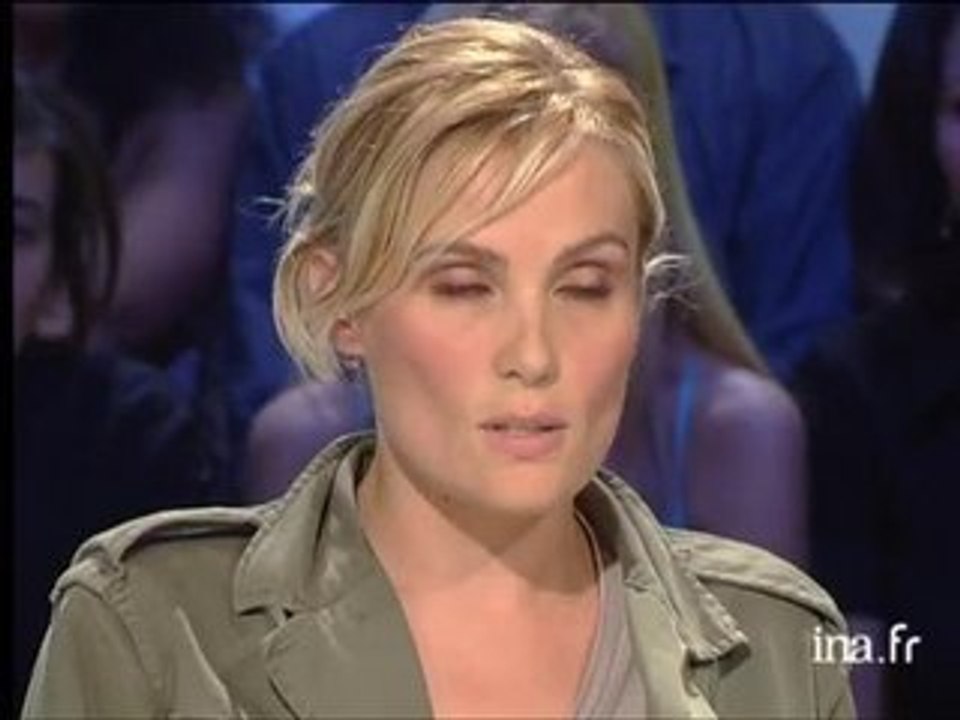 Interview complexe d'actrice d'Emmanuelle Seigner