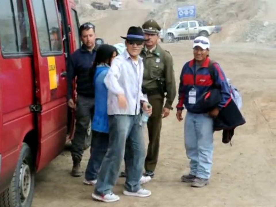 Chile miners celebrate mass at rescue site