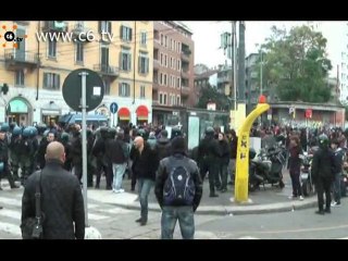 La discesa degli occupanti di Via Savona