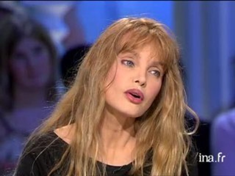 Arielle Dombasle "Magnéto Serge"