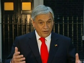 The Queen and Cameron given Chilean mine rock