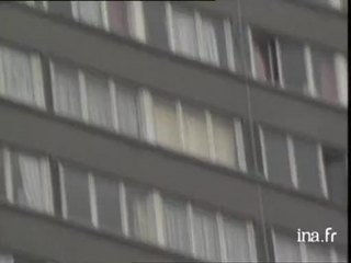 Un bébé tombe du 18e étage et survit miraculeusement !