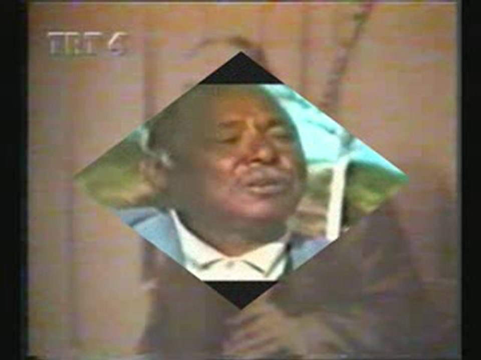 Haci Tasan-pencereden bakiyor