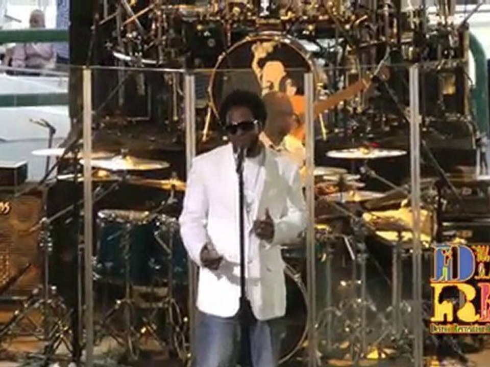 Dwele