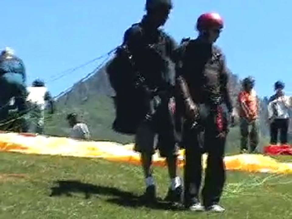 Décollage parapente Papy Eric Accous 2010