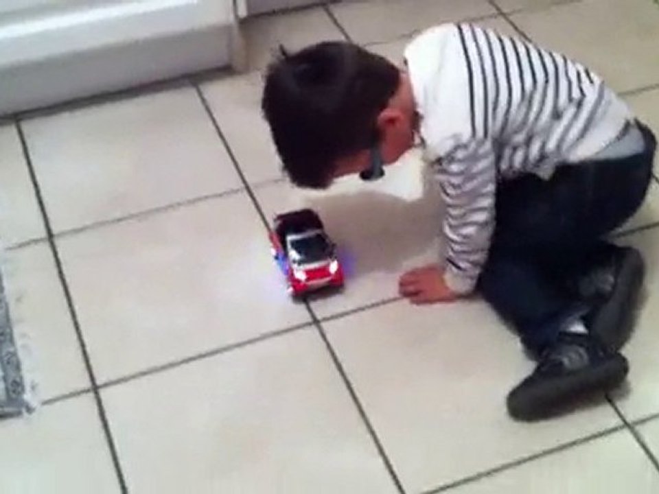 Tom et sa voiture "bizarre"