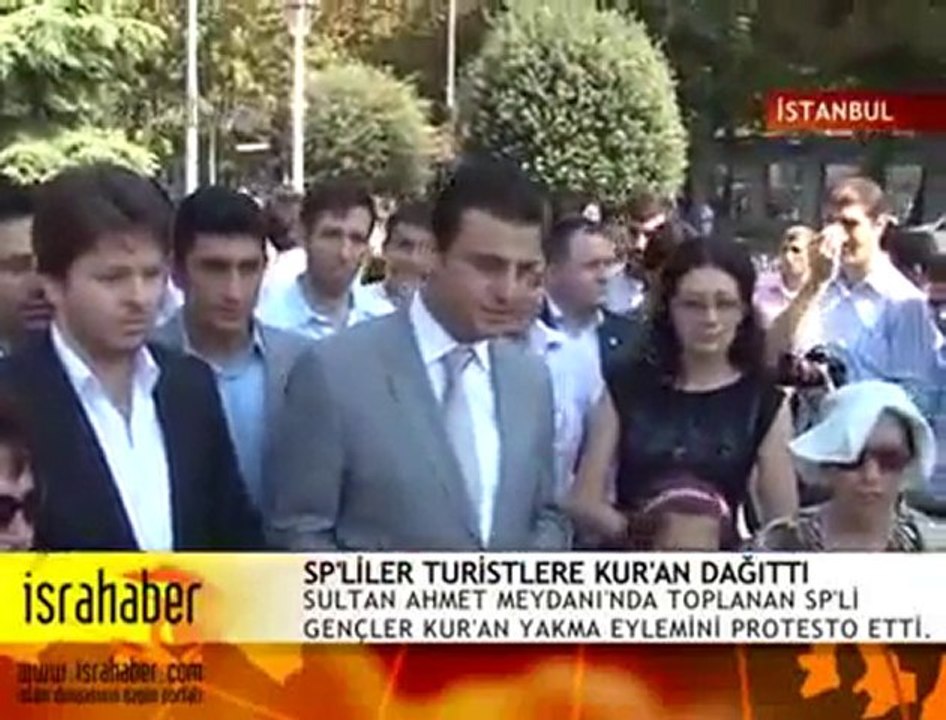 Sultanahmet'te Turistlere Kur'an Dağıtıldı(VİDEO)