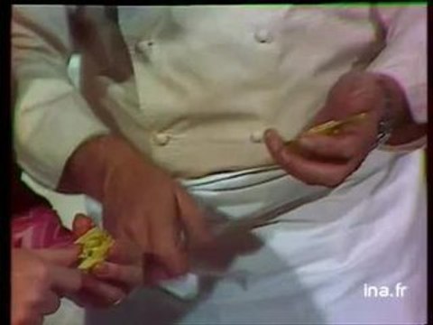 [Anchoiade de légumes et profiterolles aux fraises]