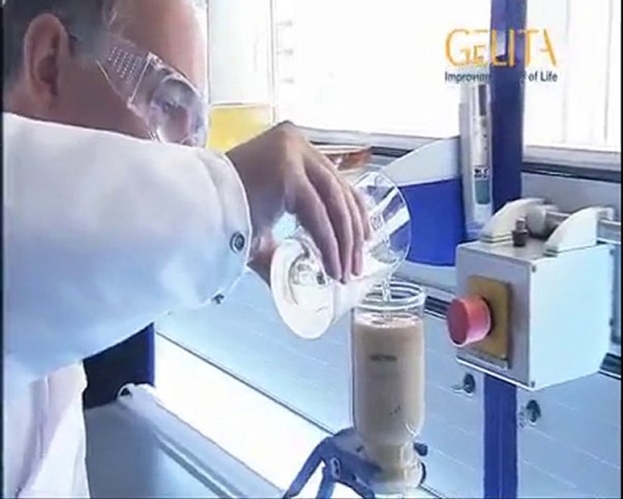 Ein Experte erklärt dem Haribo Goldbären, wie Gelita Gelatin