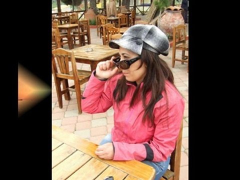 Ellerini çekip benden . . .