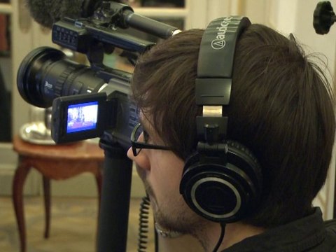 Bruce Willis fait la promotion du film Red de passage à Paris