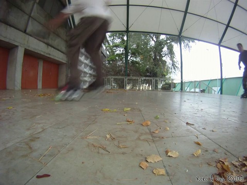 Roro et Juju fond des bonds ... et des 360