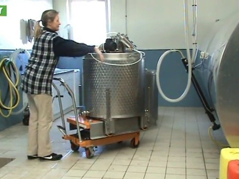 Un distributeur de lait cru au supermarché