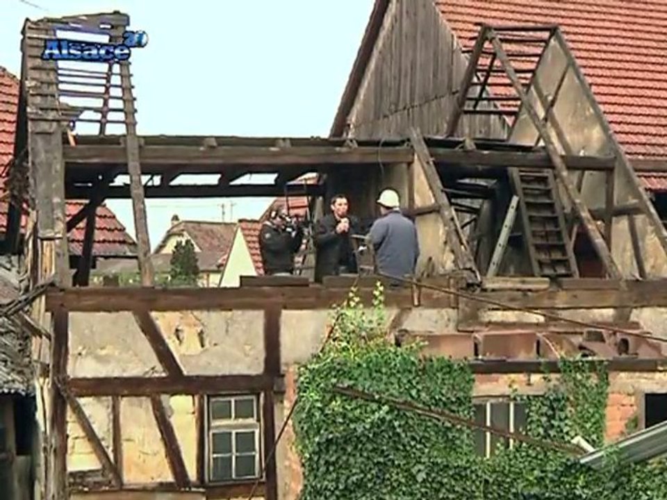 Gros plan sur le démontage d'une maison (Alsace)