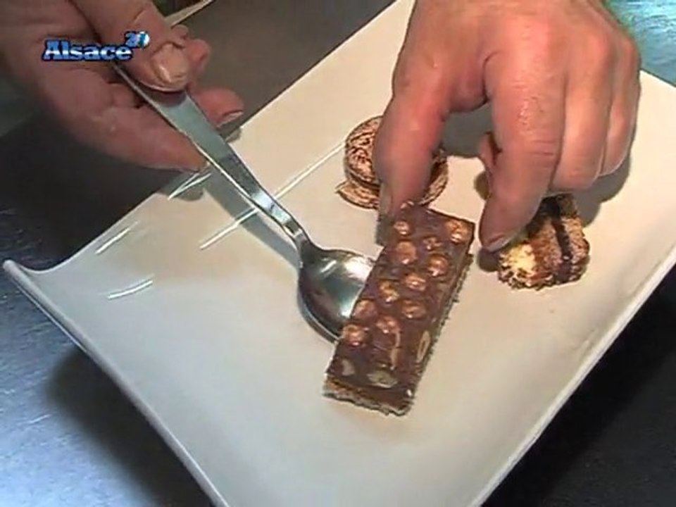 Recette : gourmandise aux trois chocolats et pralinés